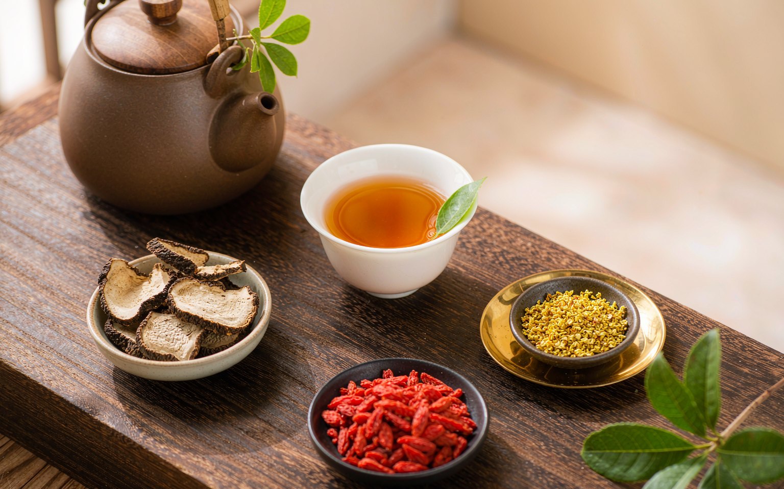 中式养生茶饮与药食同源食材